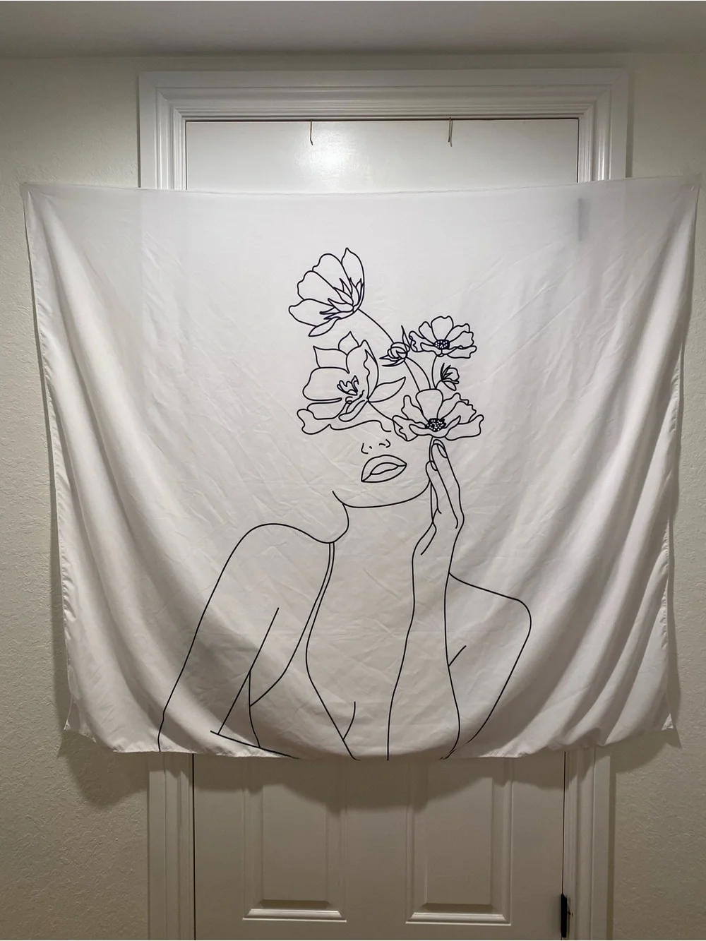 Minimalist Floral Line Art Tapestry - Black on White